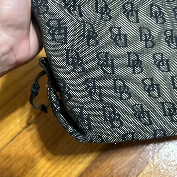 Dooney & Bourke Drawstring Canvas Signature DB Bucket Bag/ Cross Body Strap - Picture 12 of 16